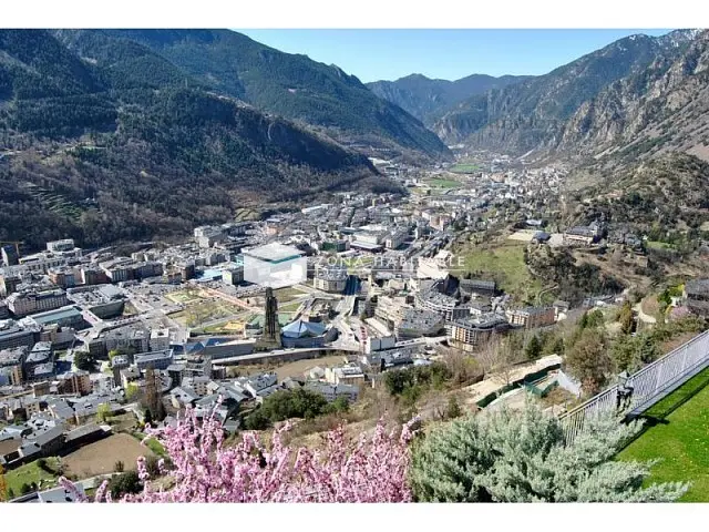 Espectacular terreno en venta en Andorra situado en Escaldes-Engordany. — foto 1 de 1