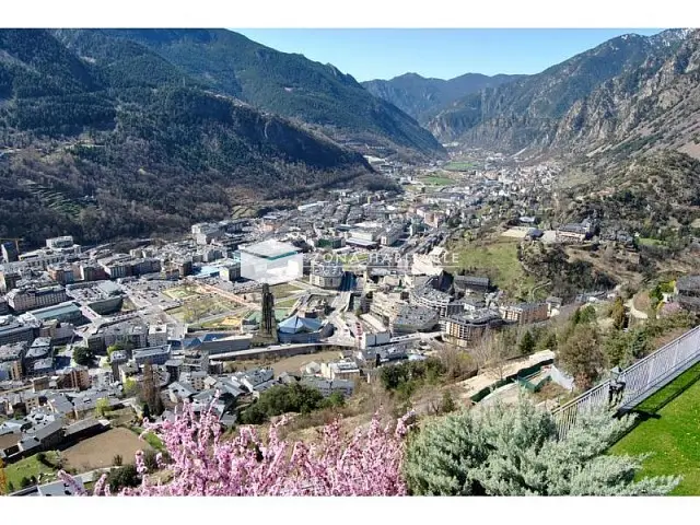 Espectacular terreno en venta en Andorra situado en Escaldes-Engordany. — foto 1 de 1