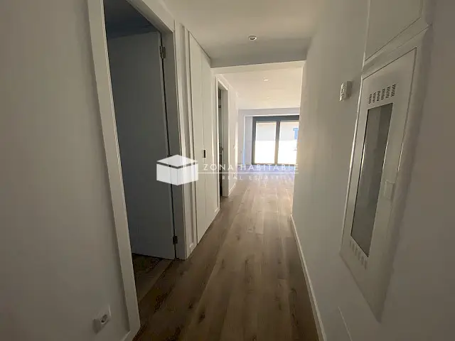Piso moderno de dos habitaciones en el centro de Escaldes — foto 1 de 12