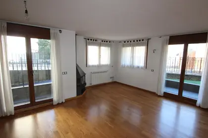 Beautiful ground floor, centrally in Ordino with double parking space