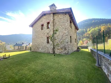 Descubre este magnífico chalet en una tranquila zona de montaña