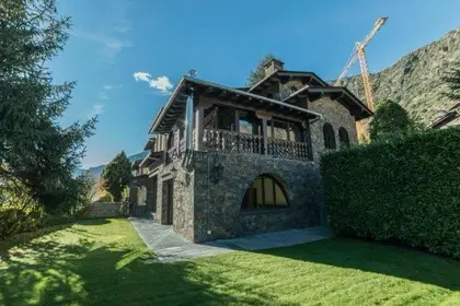 Chalet de alquiler en Andorra la Vella, 4 habitaciones, 600 metros