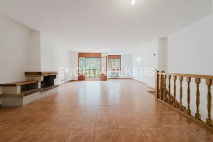 Casa adosada en venta en La Cortinada, 2 habitaciones, 183 metros