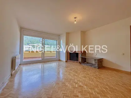 Ático de alquiler en Santa Coloma, 4 habitaciones, 211 metros