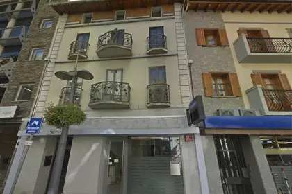 Presentem aquest exclusiu i emblemàtic edifici re